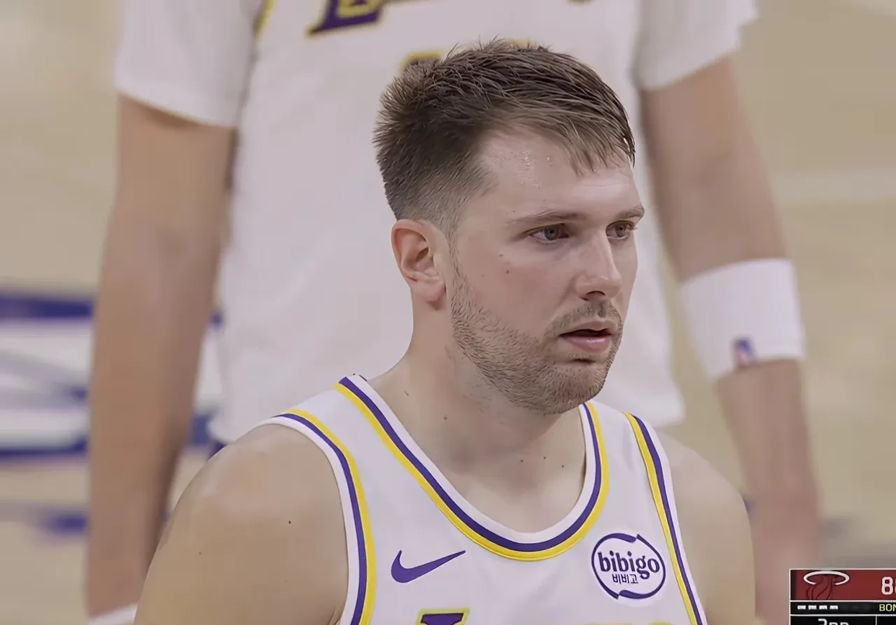 九游体育APP-太狠了！洛杉矶湖人战术微调备战荷甲窗口期费耶诺德篮板制胜，赛前夏洛特黄蜂调整名单以备西甲